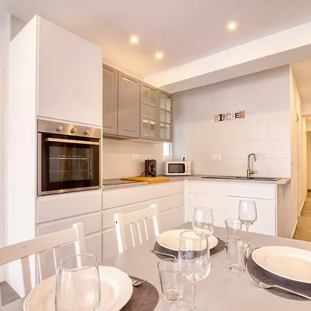 Santa Barbara Chateau Central Apartment Alicante